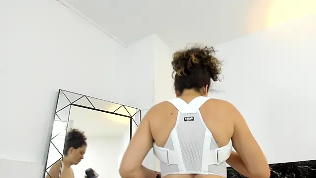 Juliabadlee online show from December 12, 3:32 am