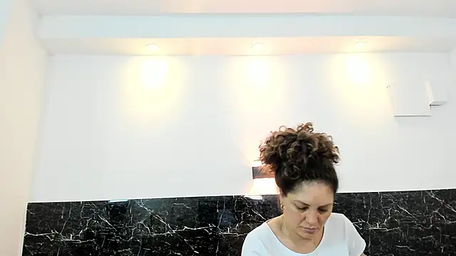 Juliabadlee online show from February 21, 3:23 am