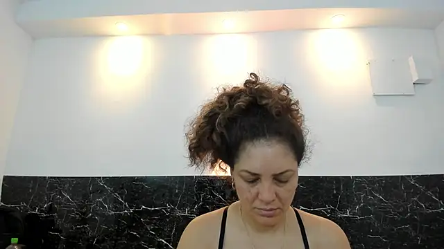 Juliabadlee online show from March 6, 12:21 am