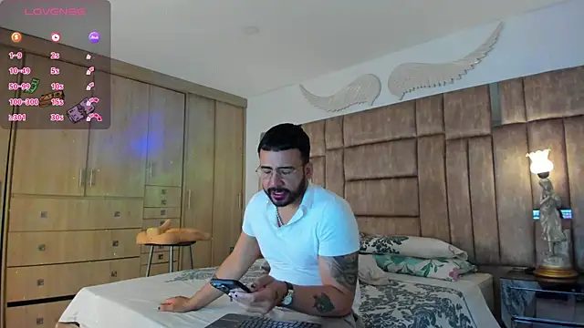 Snapshot of petterwilly1 chatting on February 15, 2:44 pm petterwilly1 online show from February 15, 2:44 pm