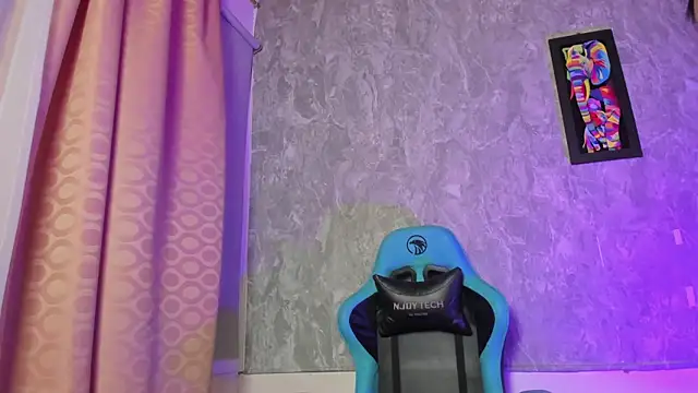 Mara friendboy699 online show from January 24, 11:23 pm