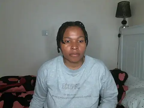 Snapshot of R-thequeen chatting on December 1, 5:13 pm R-thequeen online show from December 1, 5:13 pm