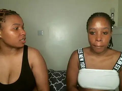 Snapshot of R-thequeen chatting on March 11, 9:48 pm R-thequeen online show from March 11, 9:48 pm