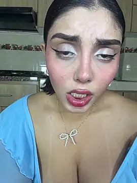 Snapshot of zui_lu chatting on February 14, 1:24 am zui lu online show from February 14, 1:24 am