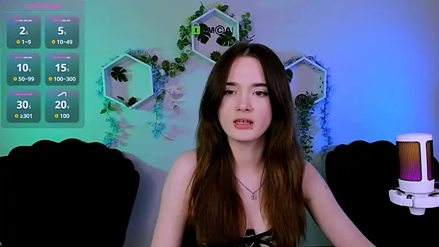 Snapshot of liana_kisses chatting on June 14, 2:46 am liana kisses online show from June 14, 2:46 am