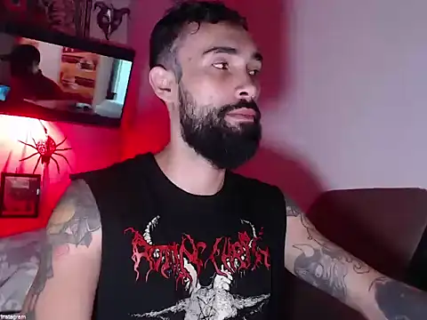 Snapshot of Franckstein chatting on November 21, 11:42 am Franckstein online show from November 21, 11:42 am