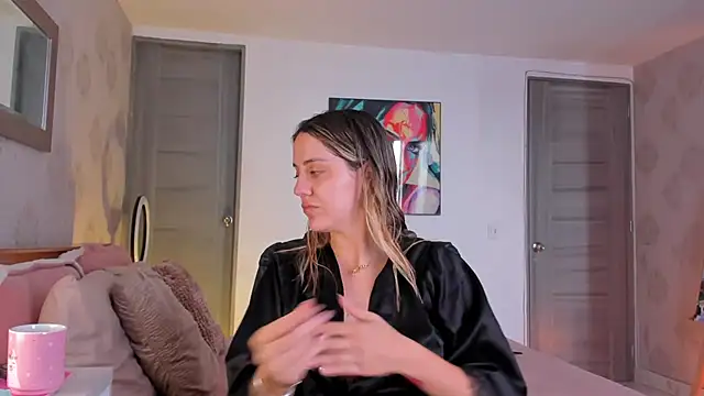 martinaaricci online show from December 12, 2:44 pm