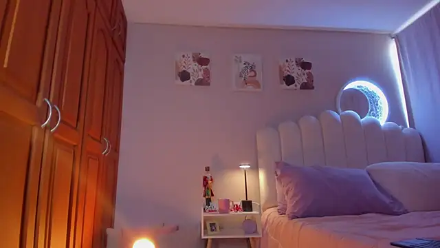 martinaaricci online show from December 20, 1:40 pm