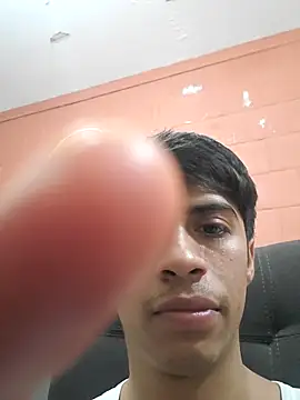 Snapshot of culitotragon24 chatting on January 23, 4:30 am culitotragon24 online show from January 23, 4:30 am