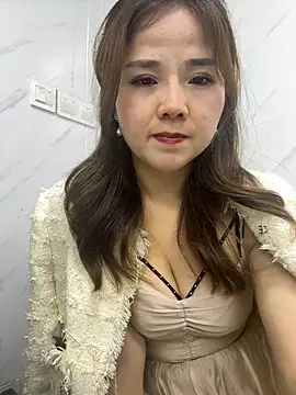 Snapshot of Efangfang chatting on February 28, 1:03 pm Efangfang online show from February 28, 1:03 pm