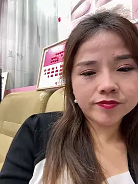 Snapshot of Efangfang chatting on March 11, 1:12 pm Efangfang online show from March 11, 1:12 pm