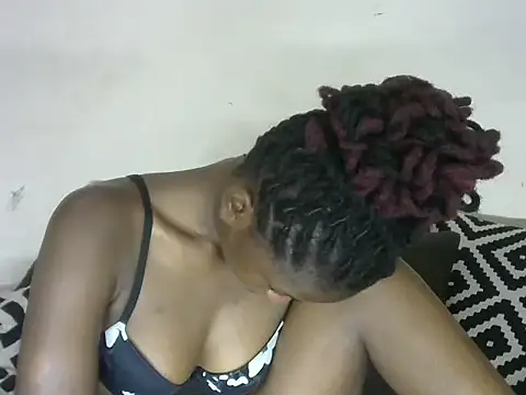 Pretty-emmie online show from February 19, 10:34 am