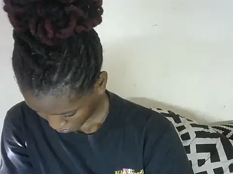 Pretty-emmie online show from February 21, 1:33 pm