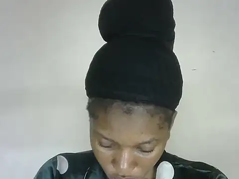 Pretty-emmie online show from October 4, 11:47 pm