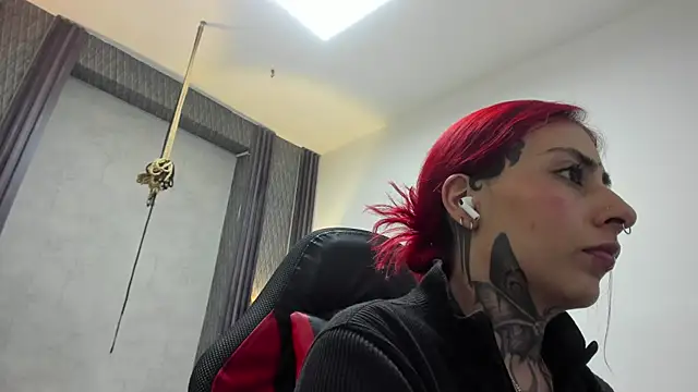 Snapshot of selene_red_ chatting on June 15, 1:41 am selene red online show from June 15, 1:41 am