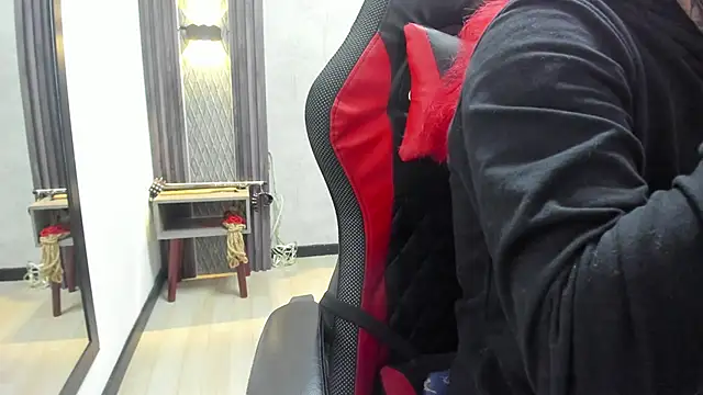 Snapshot of selene_red_ chatting on June 22, 12:56 am selene red online show from June 22, 12:56 am