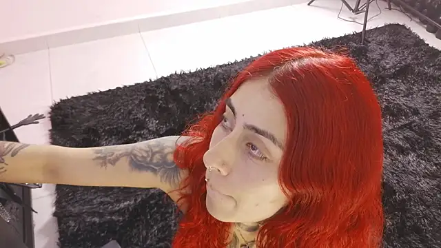 Snapshot of selene_red_ chatting on July 6, 1:35 am selene red online show from July 6, 1:35 am
