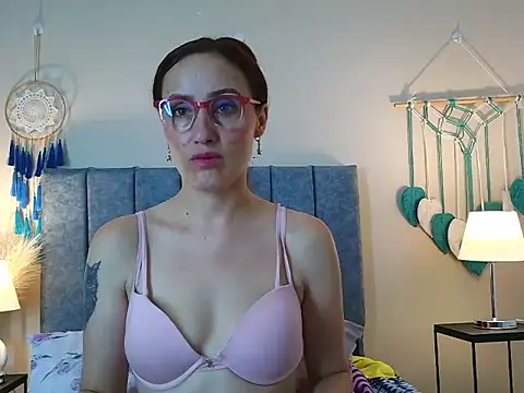 IberianMoonMK online show from February 10, 11:25 am