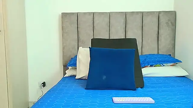 Snapshot of karina_lewis_ chatting on October 10, 4:00 am karina lewis online show from October 10, 4:00 am