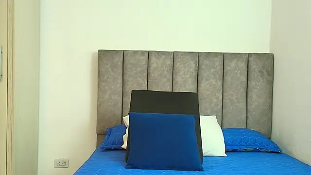 Snapshot of karina_lewis_ chatting on October 13, 4:45 am karina lewis online show from October 13, 4:45 am