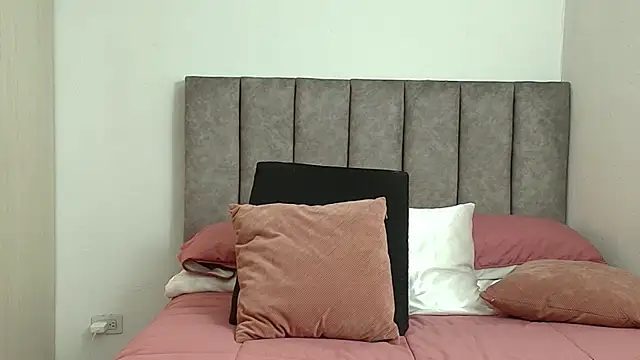 karina lewis  online show from May 23, 4:50 am