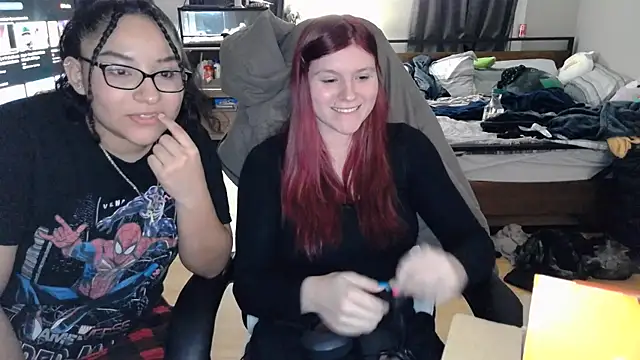 Elliewgfs online show from December 8, 3:32 am