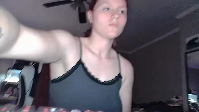 Elliewgfs online show from December 13, 11:17 pm