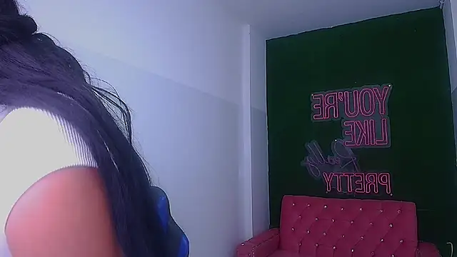 brenda a  online show from December 12, 11:07 am