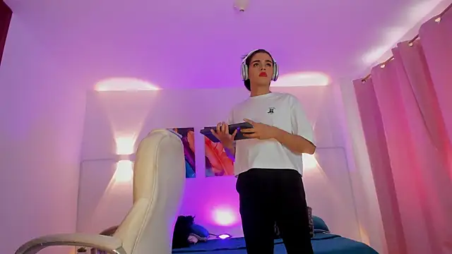 NoahCasstro online show from January 11, 7:05 pm