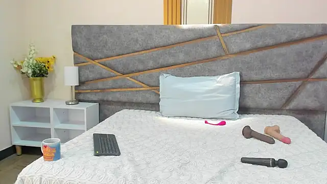 Julia Gomes online show from November 1, 7:27 pm