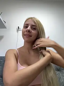 DollMagguie online show from January 3, 3:33 pm