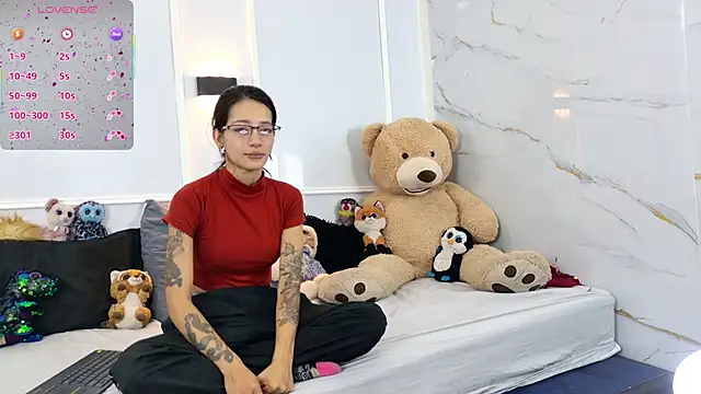 Snapshot of zorravioletta1 chatting on February 12, 1:17 pm zorravioletta1 online show from February 12, 1:17 pm