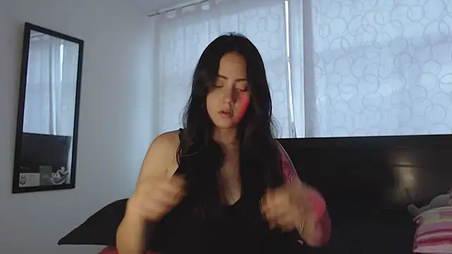 Snapshot of rebecca_collin chatting on December 4, 10:30 pm rebecca collin online show from December 4, 10:30 pm