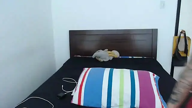 Snapshot of rebecca_collin chatting on October 16, 8:32 pm rebecca collin online show from October 16, 8:32 pm