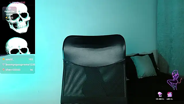 Snapshot of LilithMadness chatting on December 11, 6:47 am LilithMadness online show from December 11, 6:47 am