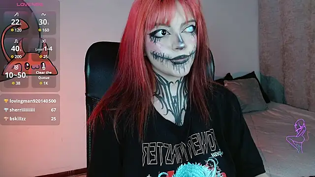 Snapshot of LilithMadness chatting on December 18, 6:53 am LilithMadness online show from December 18, 6:53 am