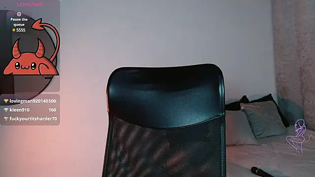 Snapshot of LilithMadness chatting on December 18, 9:58 am LilithMadness online show from December 18, 9:58 am