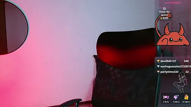 Snapshot of LilithMadness chatting on December 29, 6:03 am LilithMadness online show from December 29, 6:03 am