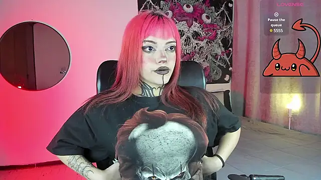 Snapshot of LilithMadness chatting on February 22, 3:56 am LilithMadness online show from February 22, 3:56 am