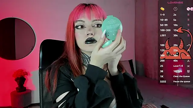 Snapshot of LilithMadness chatting on March 9, 3:32 am LilithMadness online show from March 9, 3:32 am