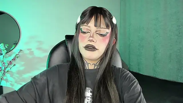 Snapshot of LilithMadness chatting on September 26, 4:27 am LilithMadness online show from September 26, 4:27 am