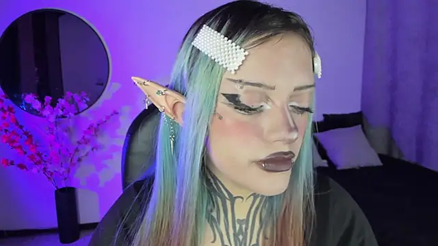 Snapshot of LilithMadness chatting on September 30, 5:12 am LilithMadness online show from September 30, 5:12 am