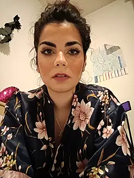 Saturnia Yvonne online show from December 6, 11:57 pm