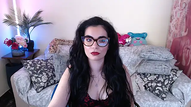 Saturnia Yvonne online show from October 4, 10:35 am