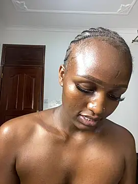 Curvixx online show from February 5, 9:30 pm