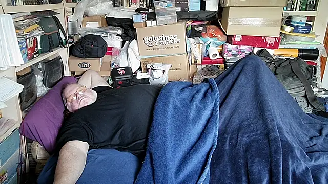 hadeszeuss2 online show from March 20, 2:44 pm