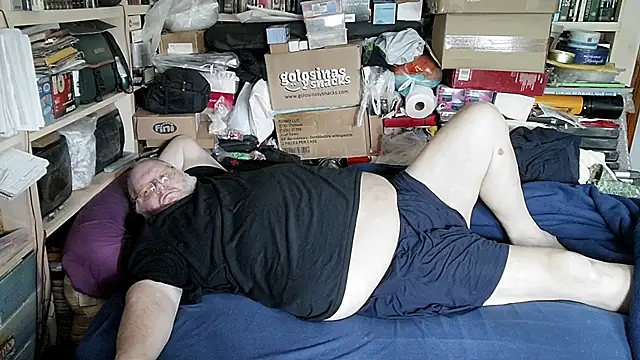 hadeszeuss2 online show from April 12, 1:38 pm