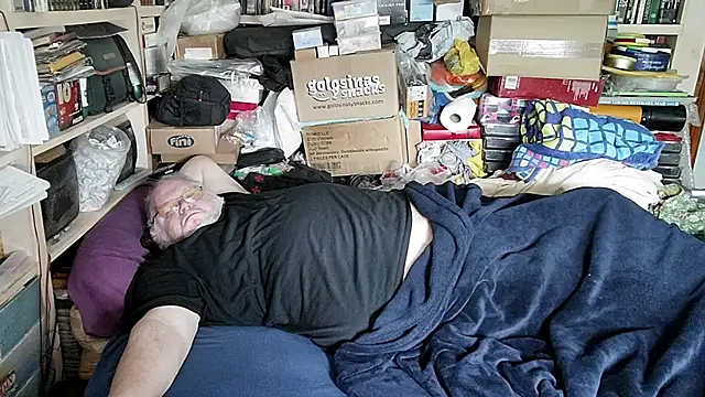 hadeszeuss2 online show from April 14, 2:23 pm