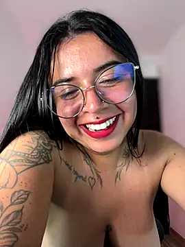 Snapshot of Devilsweet17 chatting on December 1, 12:48 am Devilsweet17 online show from December 1, 12:48 am