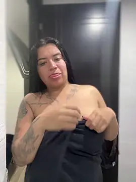 Snapshot of Devilsweet17 chatting on February 26, 11:04 pm Devilsweet17 online show from February 26, 11:04 pm